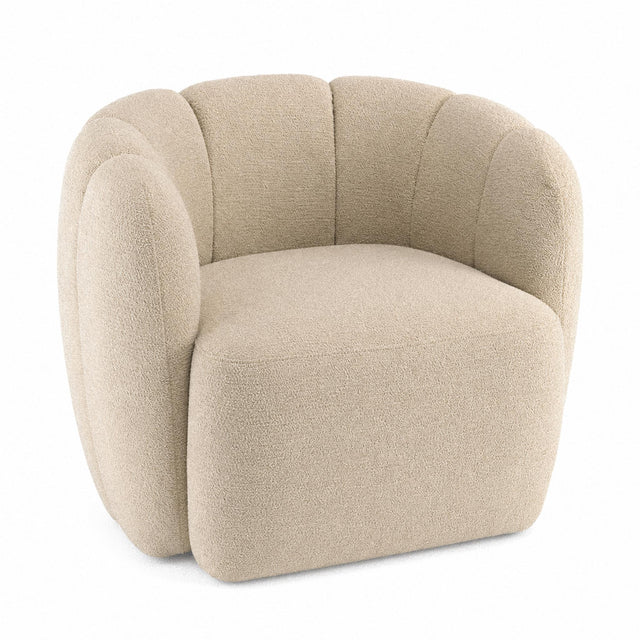 Fauteuil design enveloppant en tissu beige Alba – 84 cm